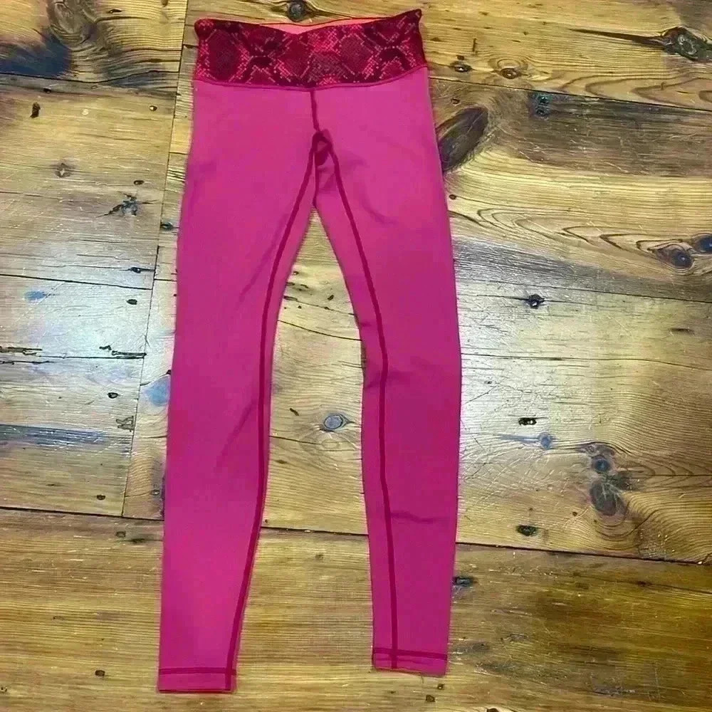 Lulu Lemon Athletica Wunder Under Reversible Leggings Pant size 6